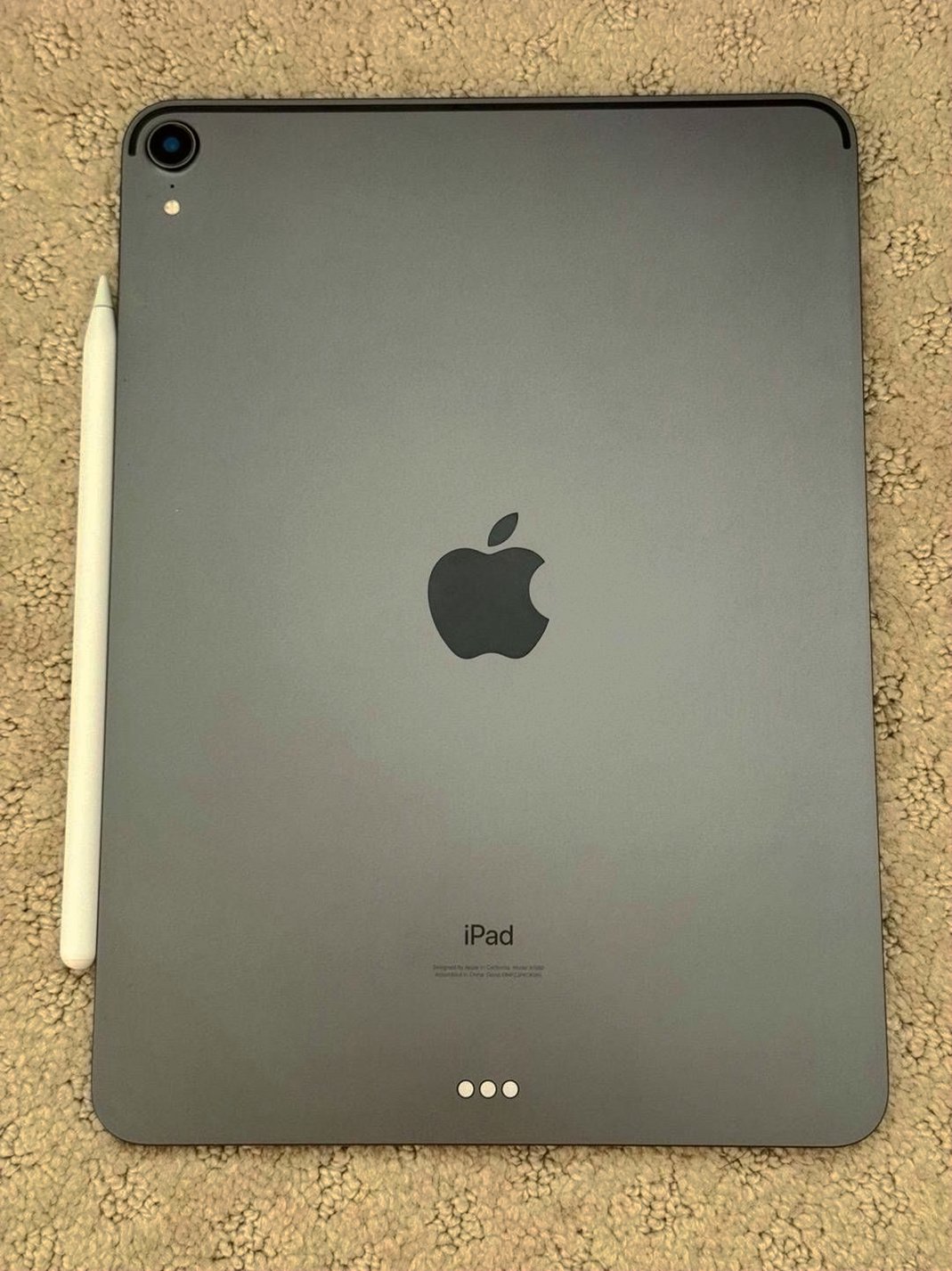 Apple iPad Pro 11 inch 1st Gen 256GB Space Gray Unlocked - Used image 4