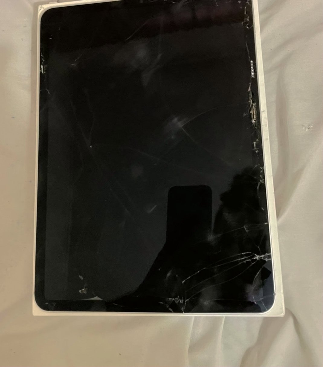 Apple iPad Pro 11 inch 3rd Generation 128GB Space Gray Unlocked - Used image 2