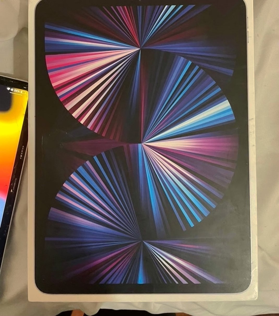 Apple iPad Pro 11 inch 3rd Generation 128GB Space Gray Unlocked - Used image 3