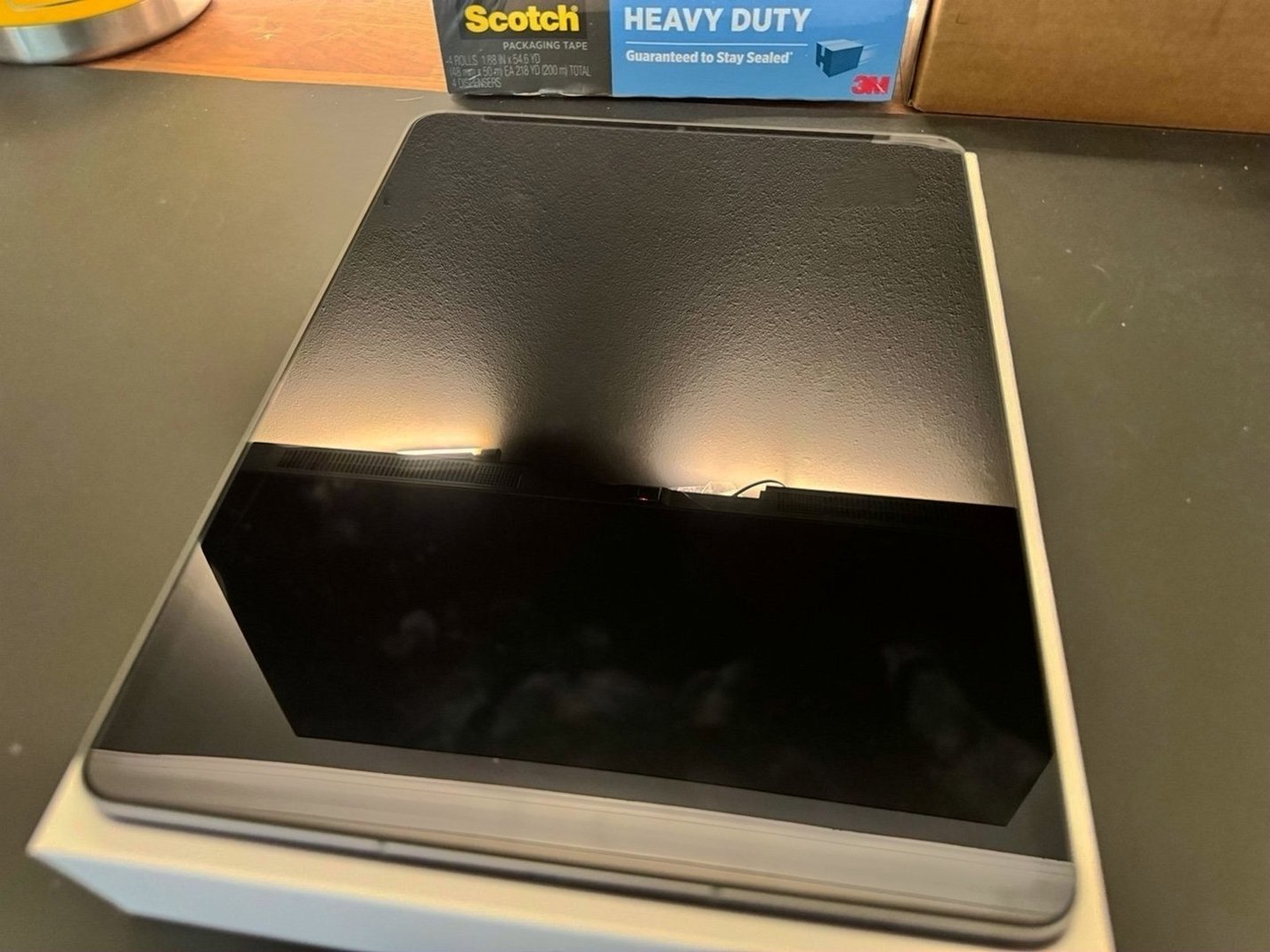 Apple iPad Pro 12.9 6th Generation 256GB Space Gray Unlocked - Used image 2