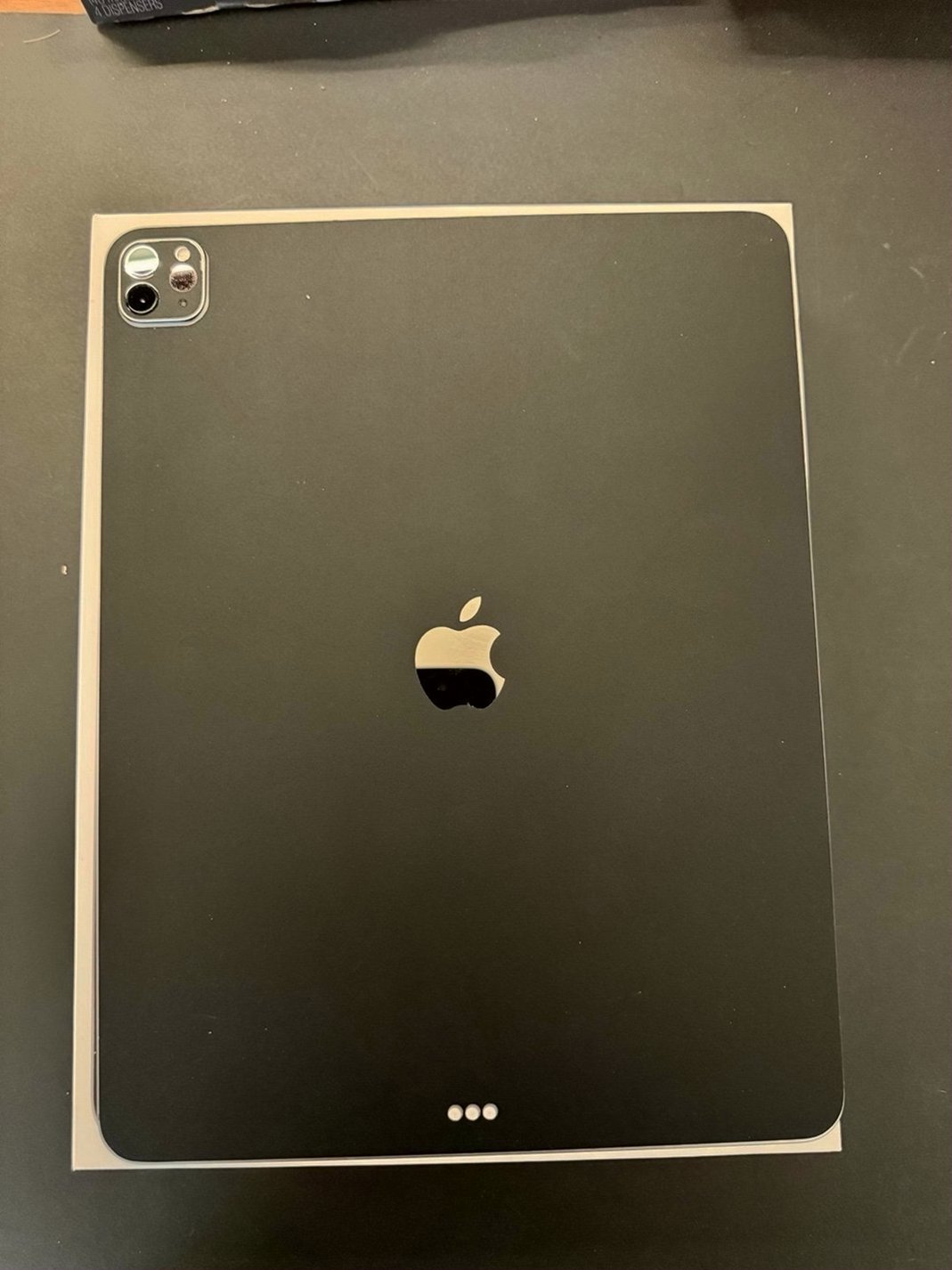 Apple iPad Pro 12.9 6th Generation 256GB Space Gray Unlocked - Used image 3