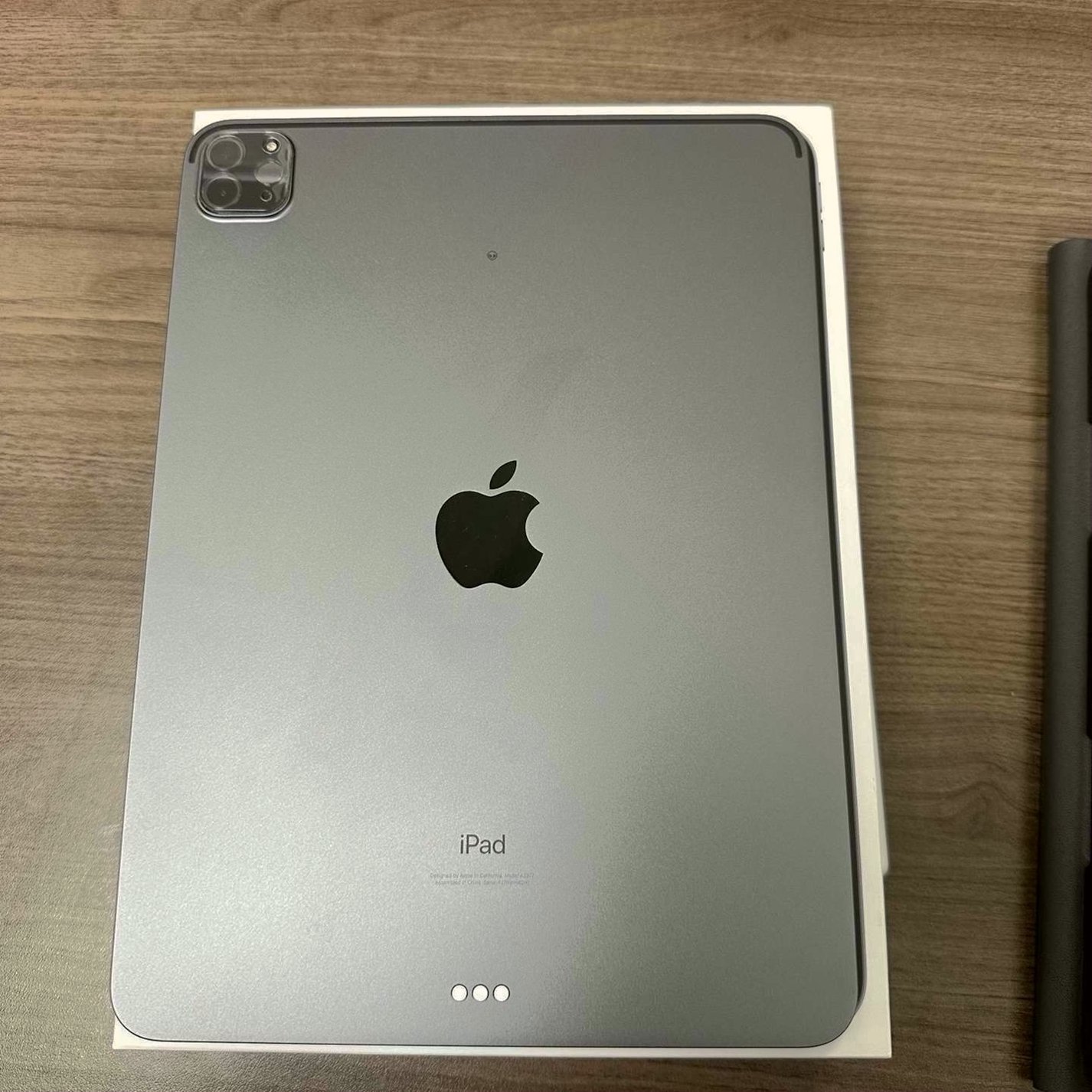 Apple iPad Pro 11-inch 3rd Gen 128GB Silver Unlocked - Used image 5