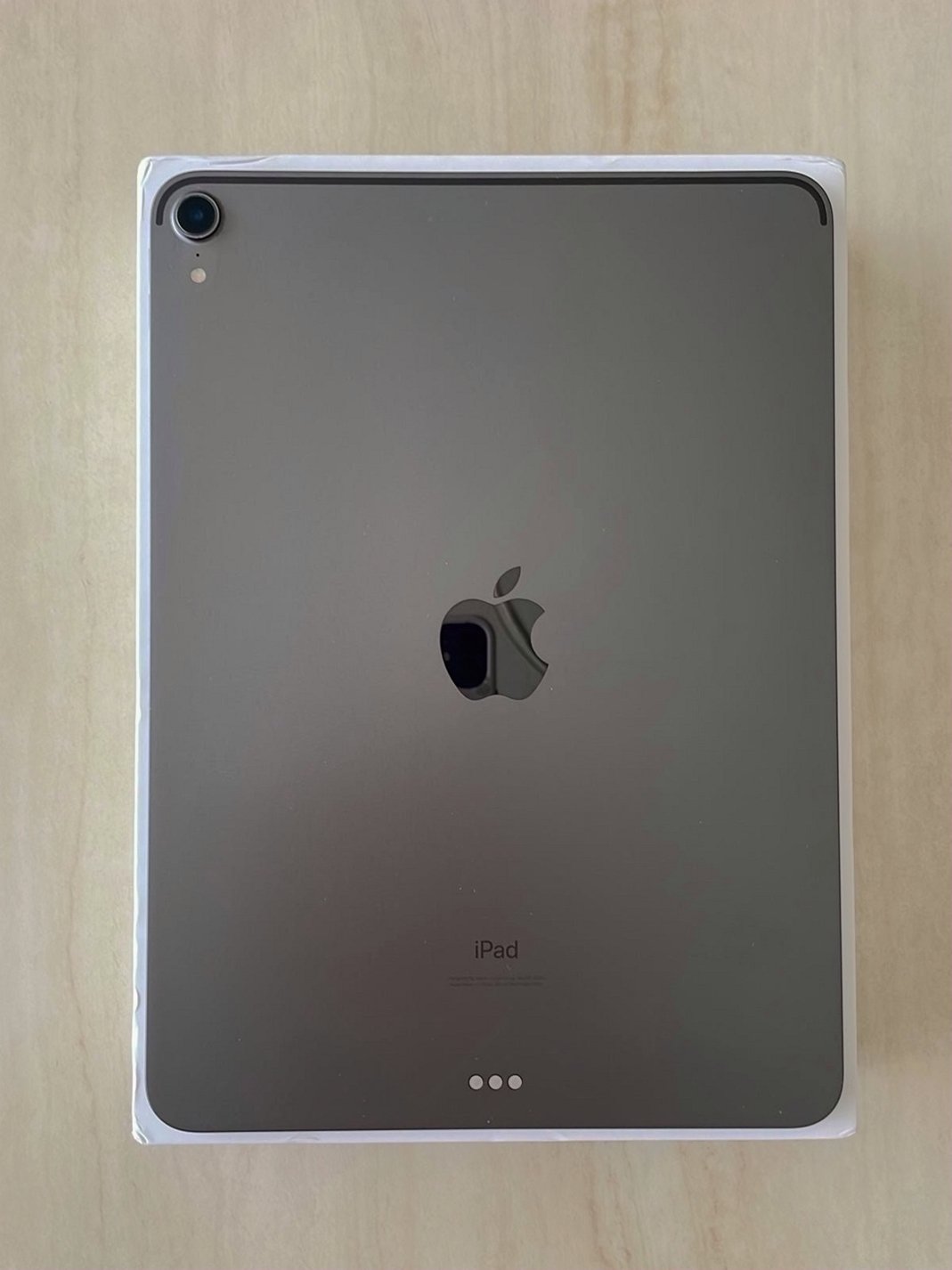 Apple iPad Pro 11” 256GB Space Gray Unlocked Used image 2