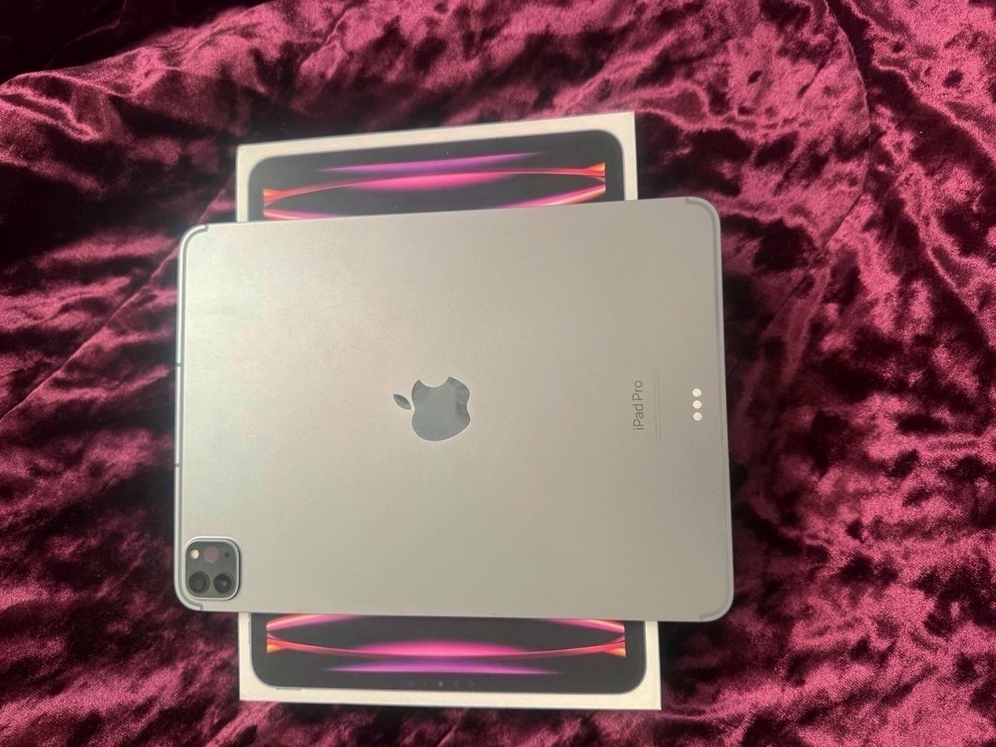 Apple iPad Pro 11-inch 128GB Space Gray Unlocked - Used image 3
