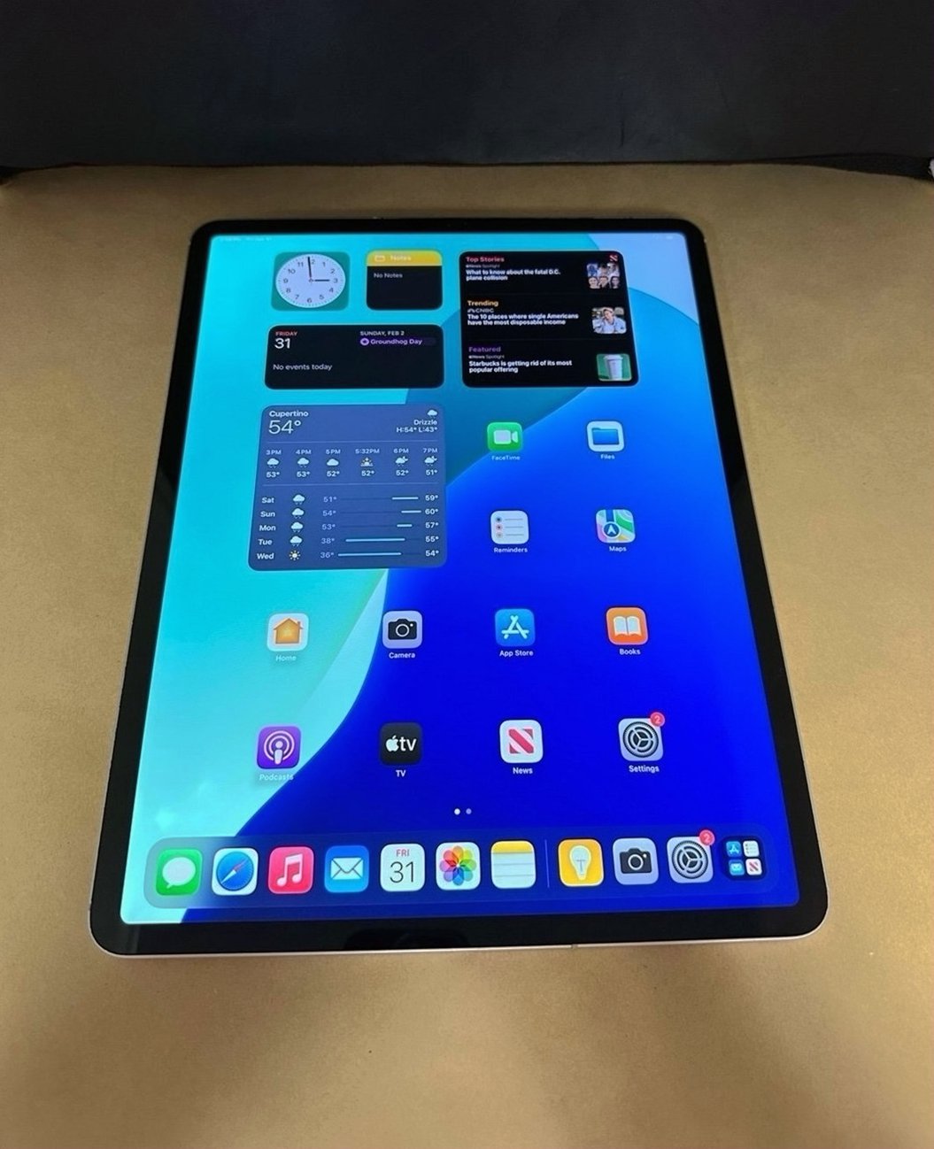 Apple iPad Pro 12.9 inch 4th Gen 256GB Silver Unlocked - Used image 2
