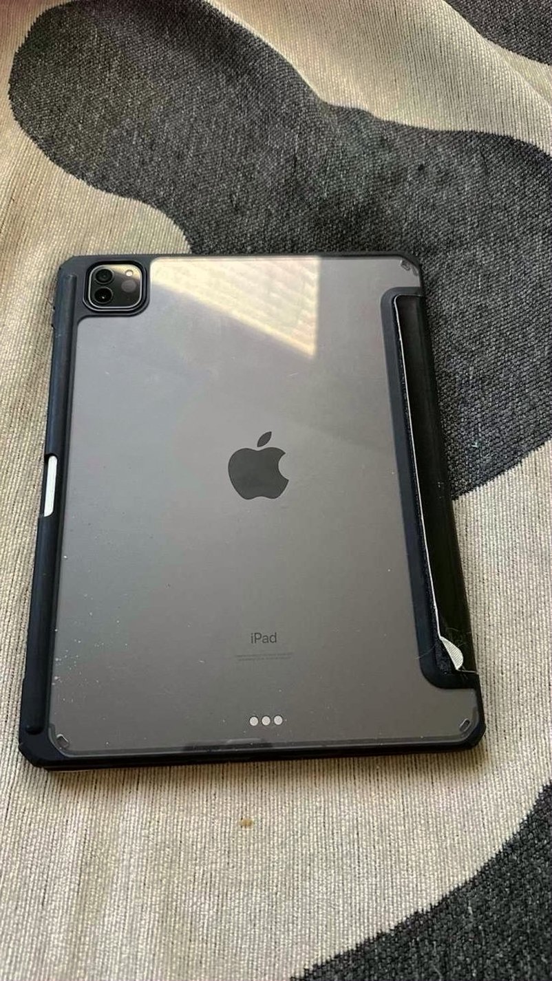 Apple iPad Pro 11 inch 3rd Generation 128GB Space Gray Unlocked - Used image 2