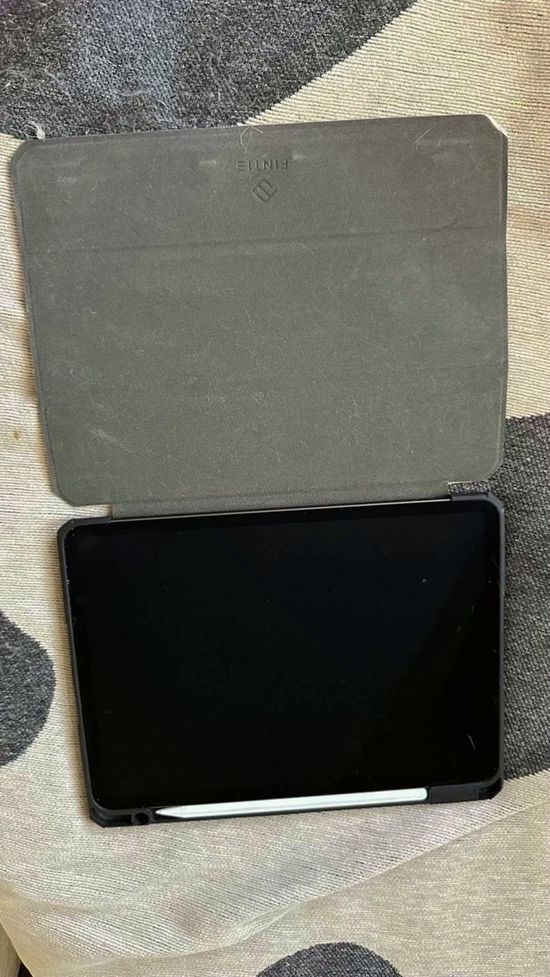 Apple iPad Pro 11 inch 3rd Generation 128GB Space Gray Unlocked - Used image 3