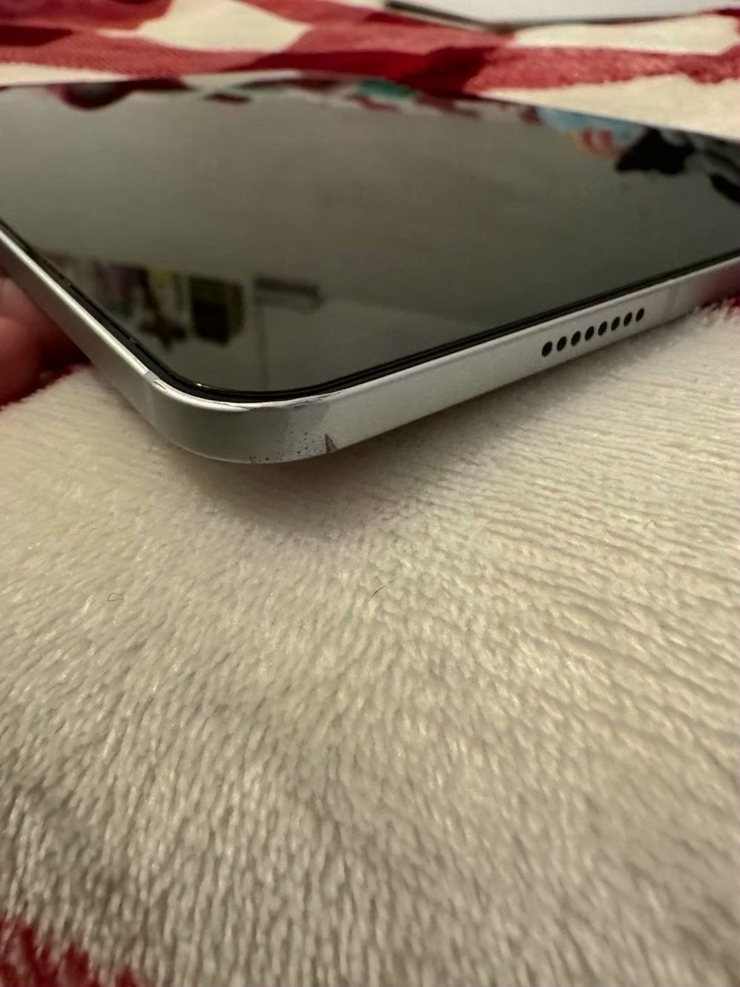 Apple iPad Pro 3rd Generation 256GB Silver Unlocked - Used image 3