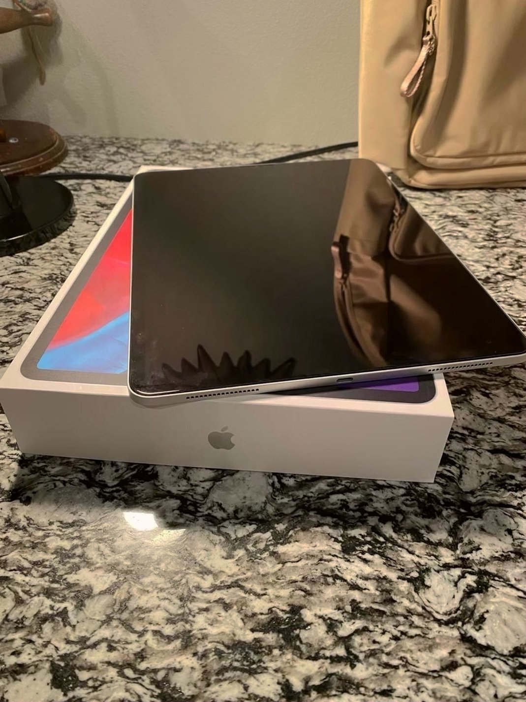 Apple iPad Pro 4th Generation 256GB Silver Unlocked - Used image 2