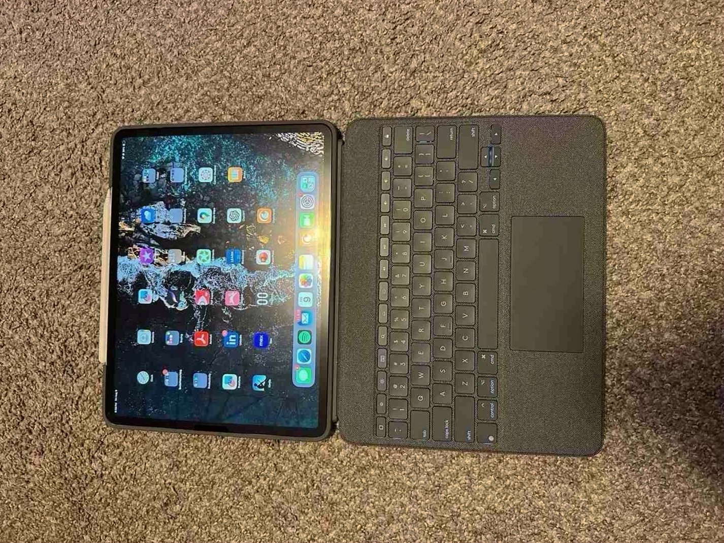Apple iPad Pro 12 inch 5th Gen 128GB Space Gray Unlocked - Used image 4