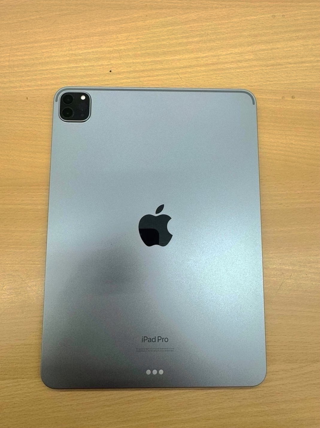 Apple iPad Pro 4th Generation 128GB Unlocked - Used image 2