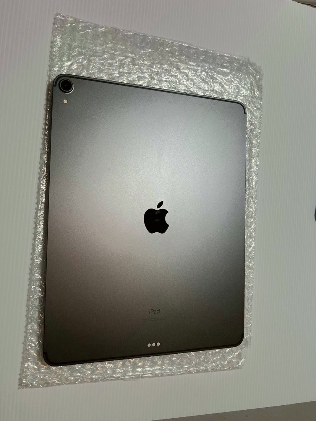 Apple iPad Pro 12.9 in. 3rd Gen 256GB Unlocked Used image 3