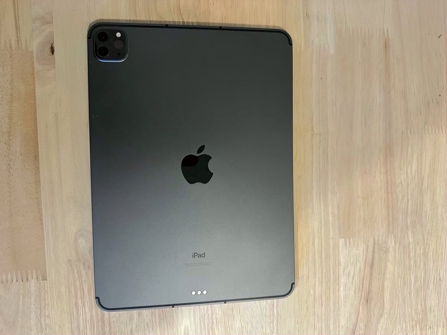 Apple iPad Pro 3rd Gen 128GB Space Gray Unlocked - Used image 3