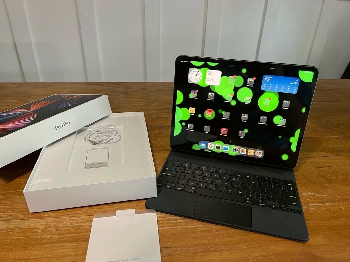 Apple iPad Pro 12.9” 5th Generation 128GB Unlocked - Used image 2