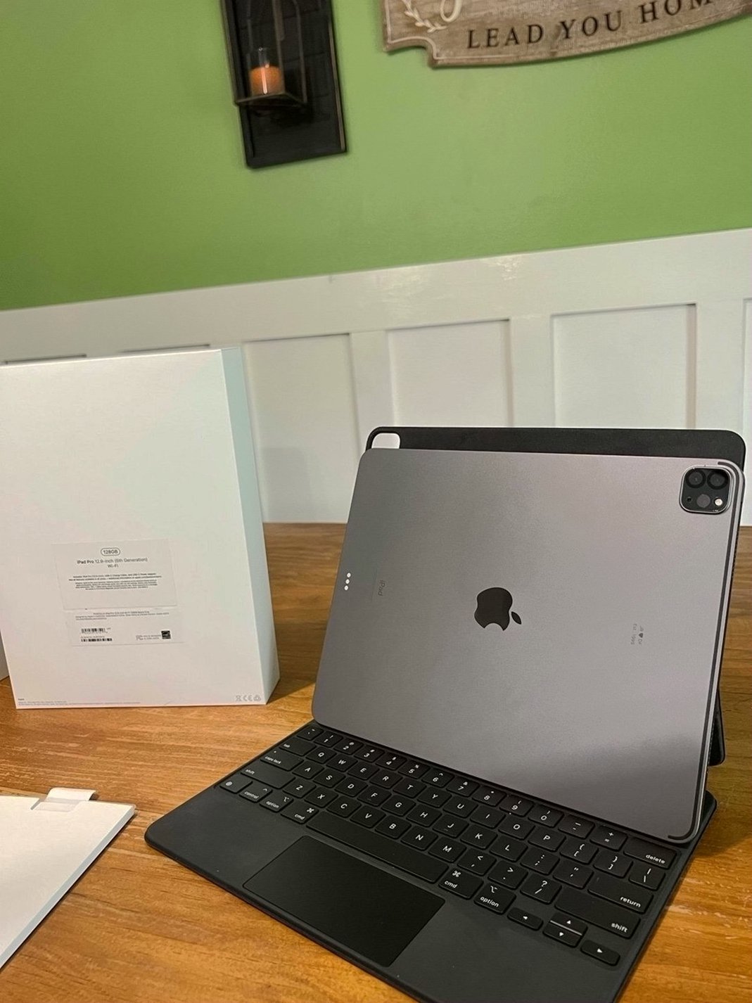Apple iPad Pro 12.9” 5th Generation 128GB Unlocked - Used image 3