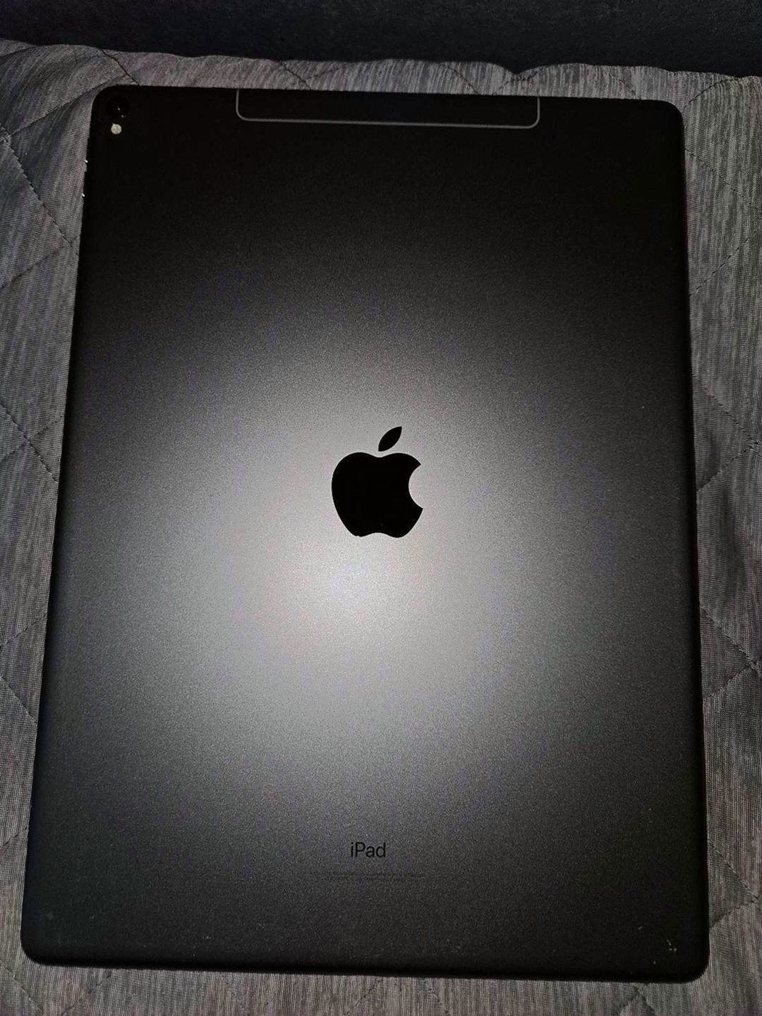 Apple iPad Pro 12.9 Inch 2nd Gen 256GB Space Gray Unlocked - Used image 3