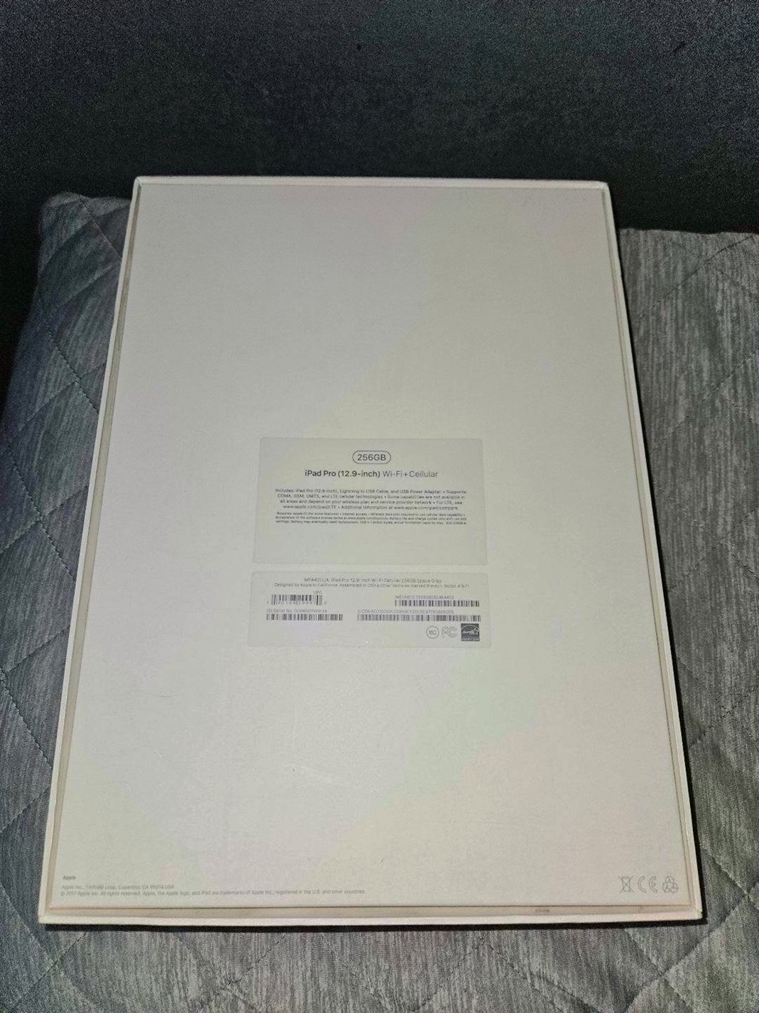 Apple iPad Pro 12.9 Inch 2nd Gen 256GB Space Gray Unlocked - Used image 5