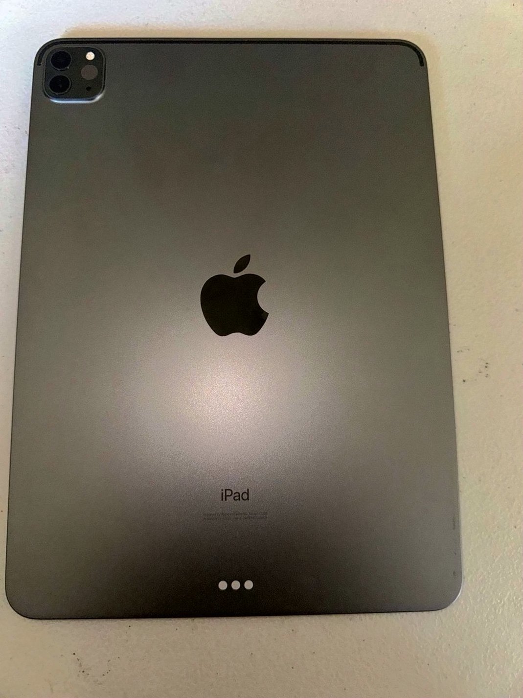 Apple iPad Pro 11 inch 2nd Gen WiFi Only 89GB Unlocked - Used image 3