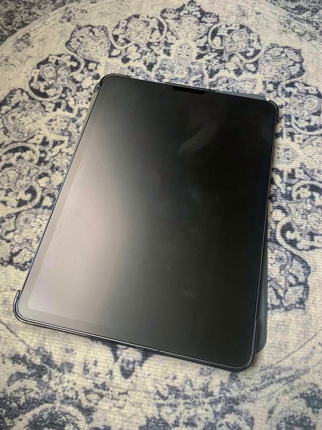 Apple iPad Pro 11 1st Gen 256GB Space Gray Unlocked - Used image 2