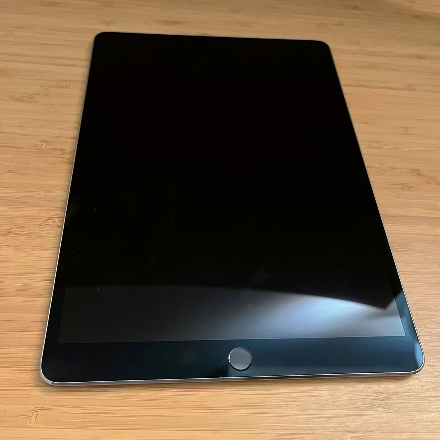 Apple iPad Pro 10.5" 256GB Space Gray Unlocked - Used image 2