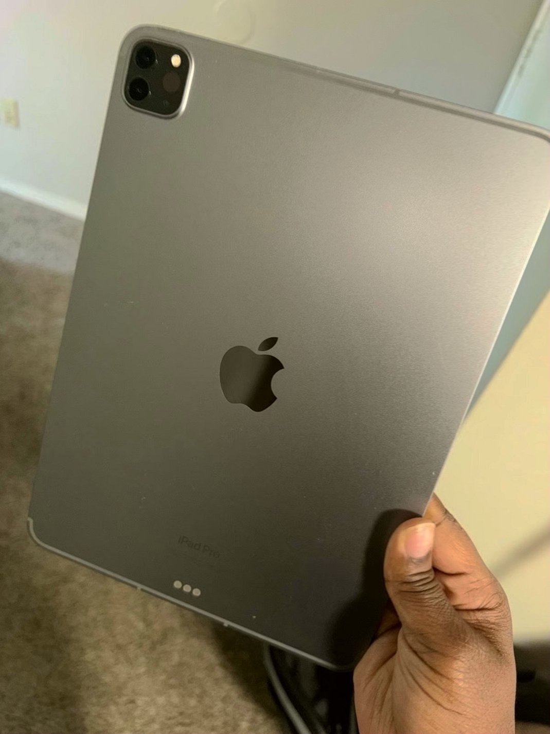 Apple iPad Pro 4th Generation 1TB Space Gray Unlocked - Used image 2