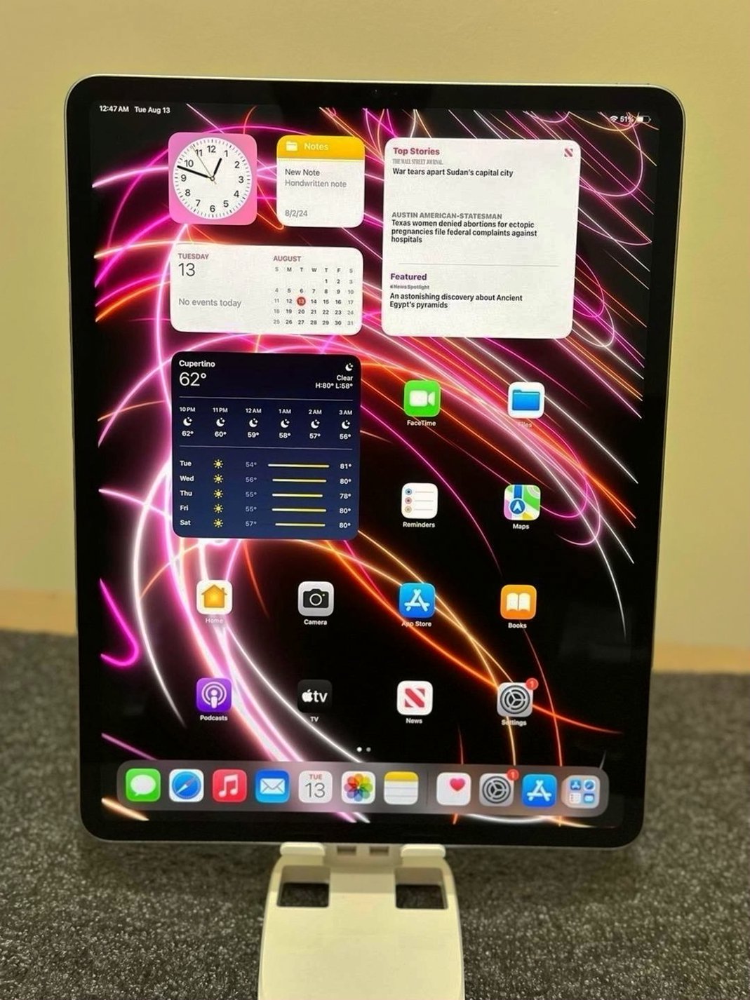 Apple iPad Pro 12.9 6th Gen 128GB WiFi Unlocked - Used image 2
