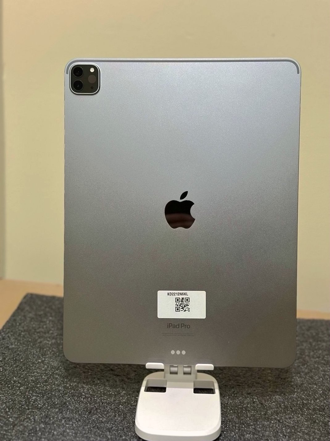 Apple iPad Pro 12.9 6th Gen 128GB WiFi Unlocked - Used image 3