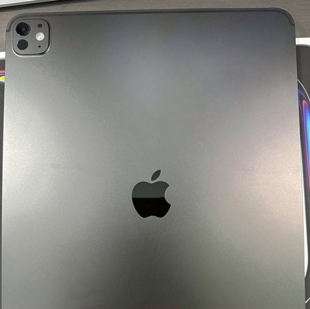 Apple iPad Pro 13 inch M4 256GB Space Black Unlocked - Used image 2