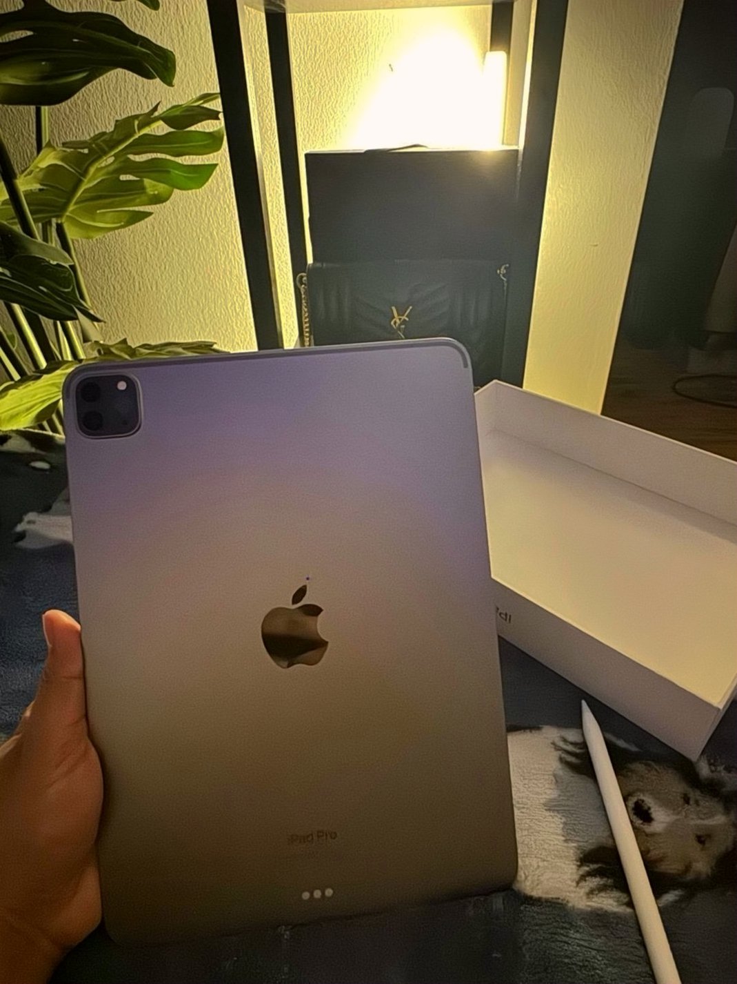 Apple iPad Pro 4th Generation 1P27 128GB Space Gray Unlocked - Used image 2