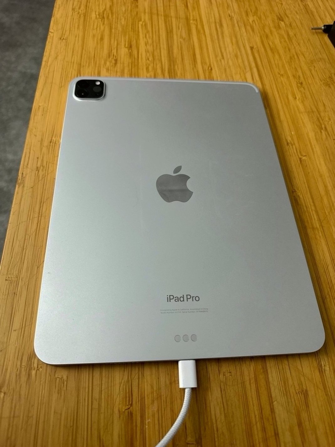 Apple iPad Pro 4th Generation 128GB Silver Unlocked - Used image 2