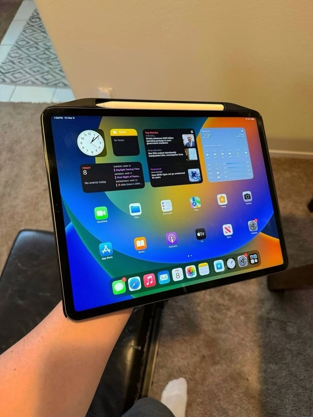 Apple iPad Pro 12.9 3rd Gen 256GB Silver Unlocked - Used image 3