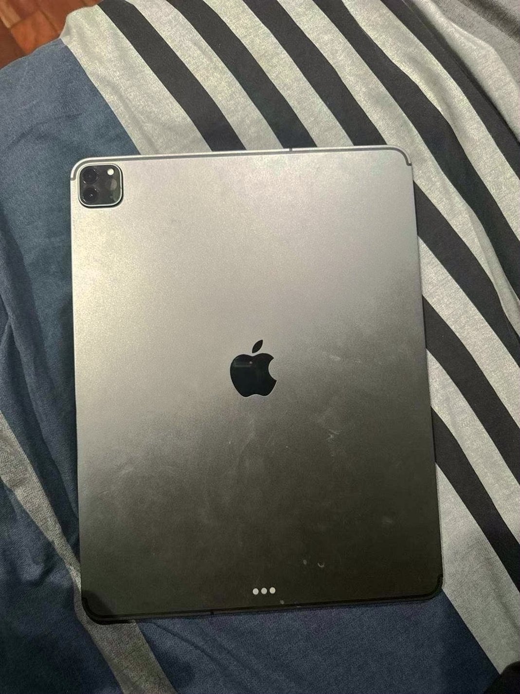 Apple iPad Pro 4th Generation 128GB Space Gray Unlocked - Used image 2