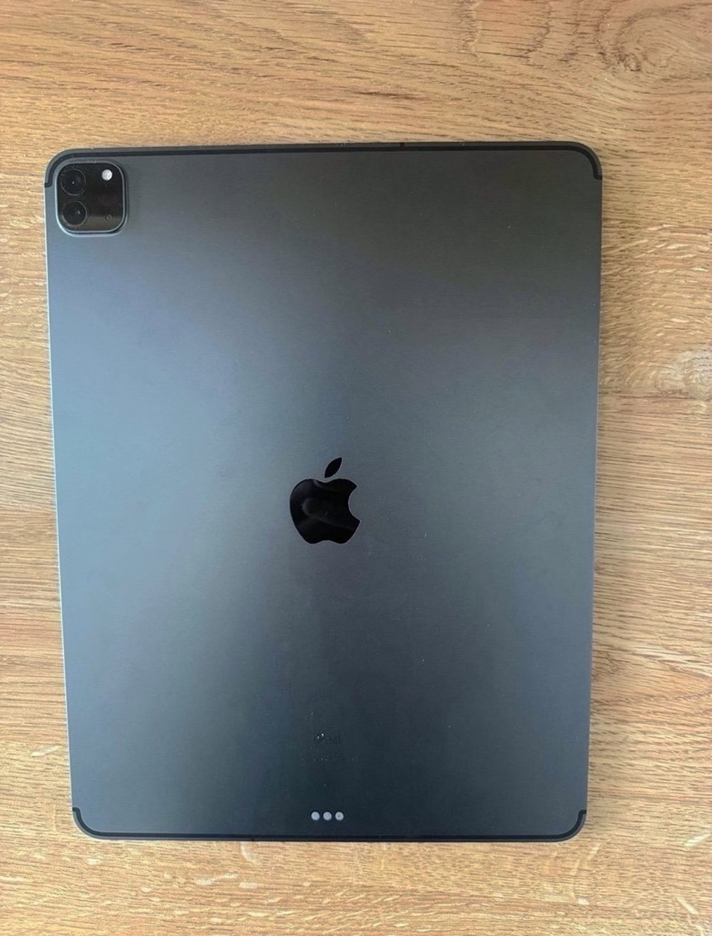 Apple iPad Pro 4th Generation 128GB Silver Unlocked - Used image 2