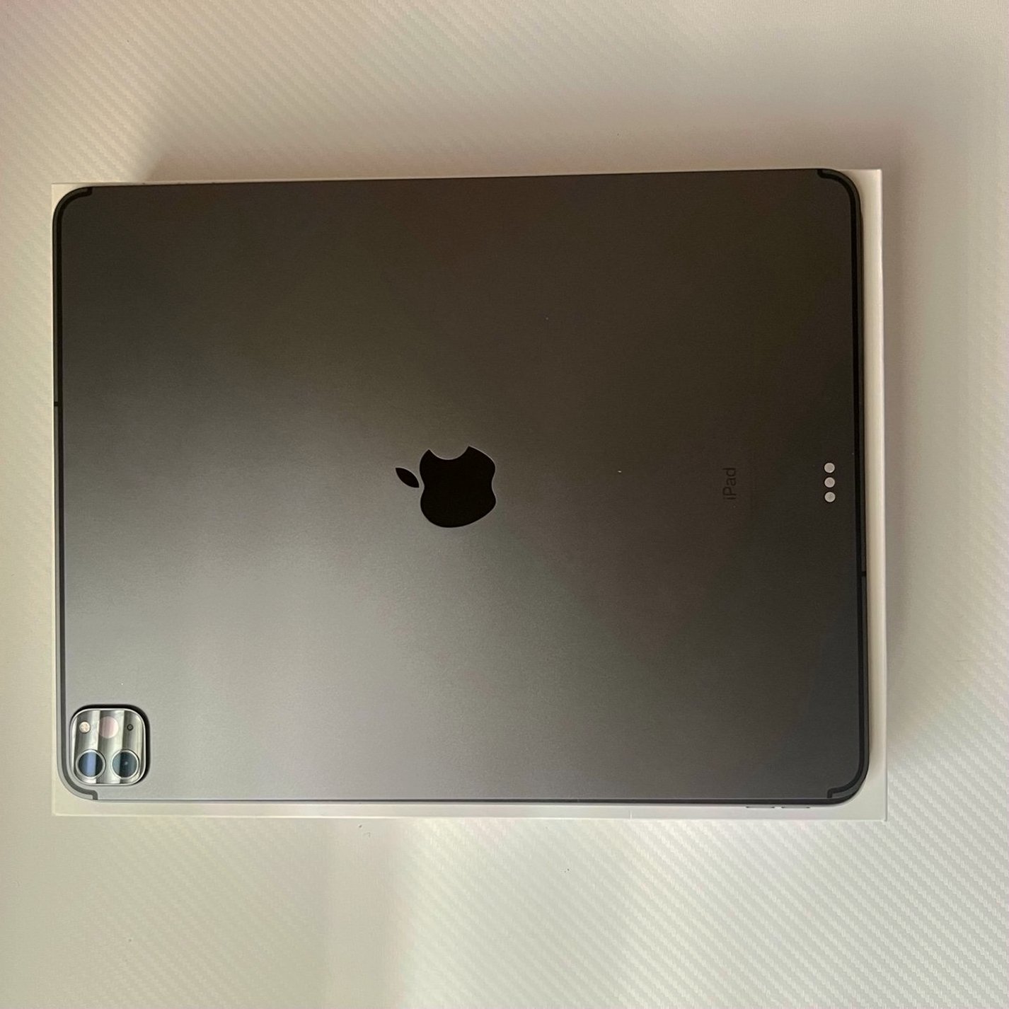 Apple iPad Pro 12.9-inch 4th Generation Space Gray Unlocked - Used image 4