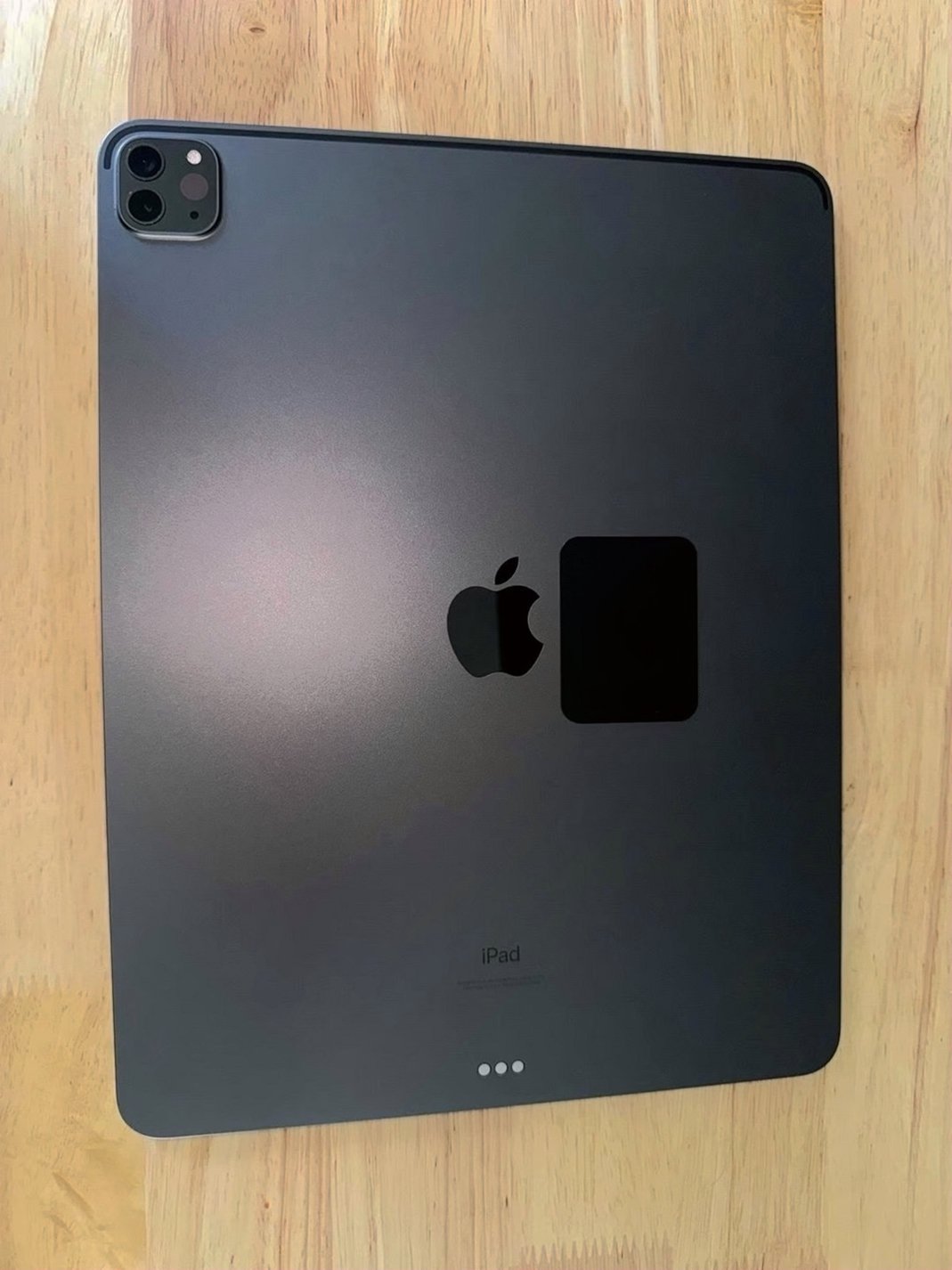 Apple iPad Pro 12.9 Inch 5th Gen 126GB Unlocked - Used image 2