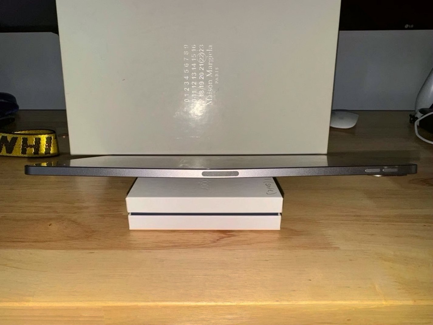 Apple iPad Pro 12.9 Inch 5th Gen 126GB Unlocked - Used image 5