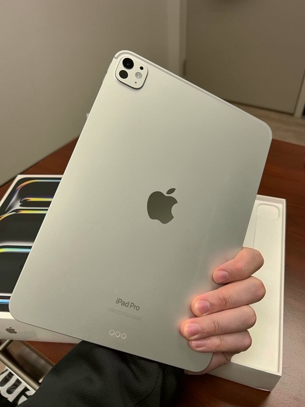 Apple iPad Pro 11-inch (M4) 256GB Unlocked - Used image 3