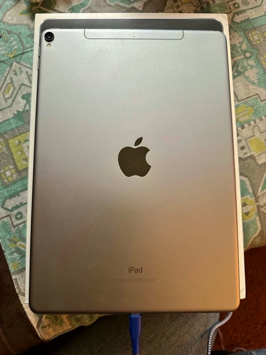 Apple iPad Pro 10.5-inch 256GB Space Gray Unlocked - Used image 2