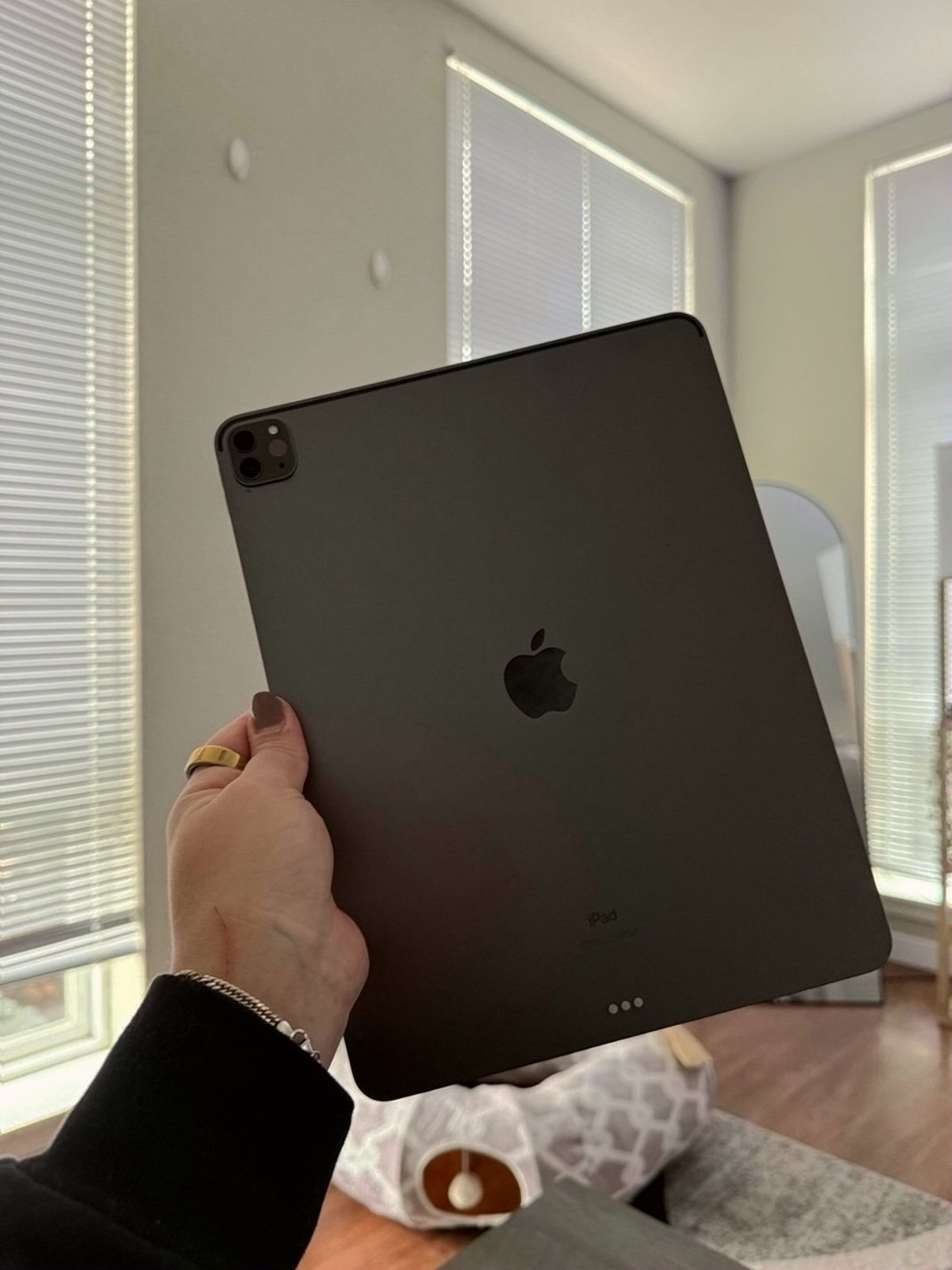 Apple iPad Pro 12.9 inch 5th Generation Unlocked - Used