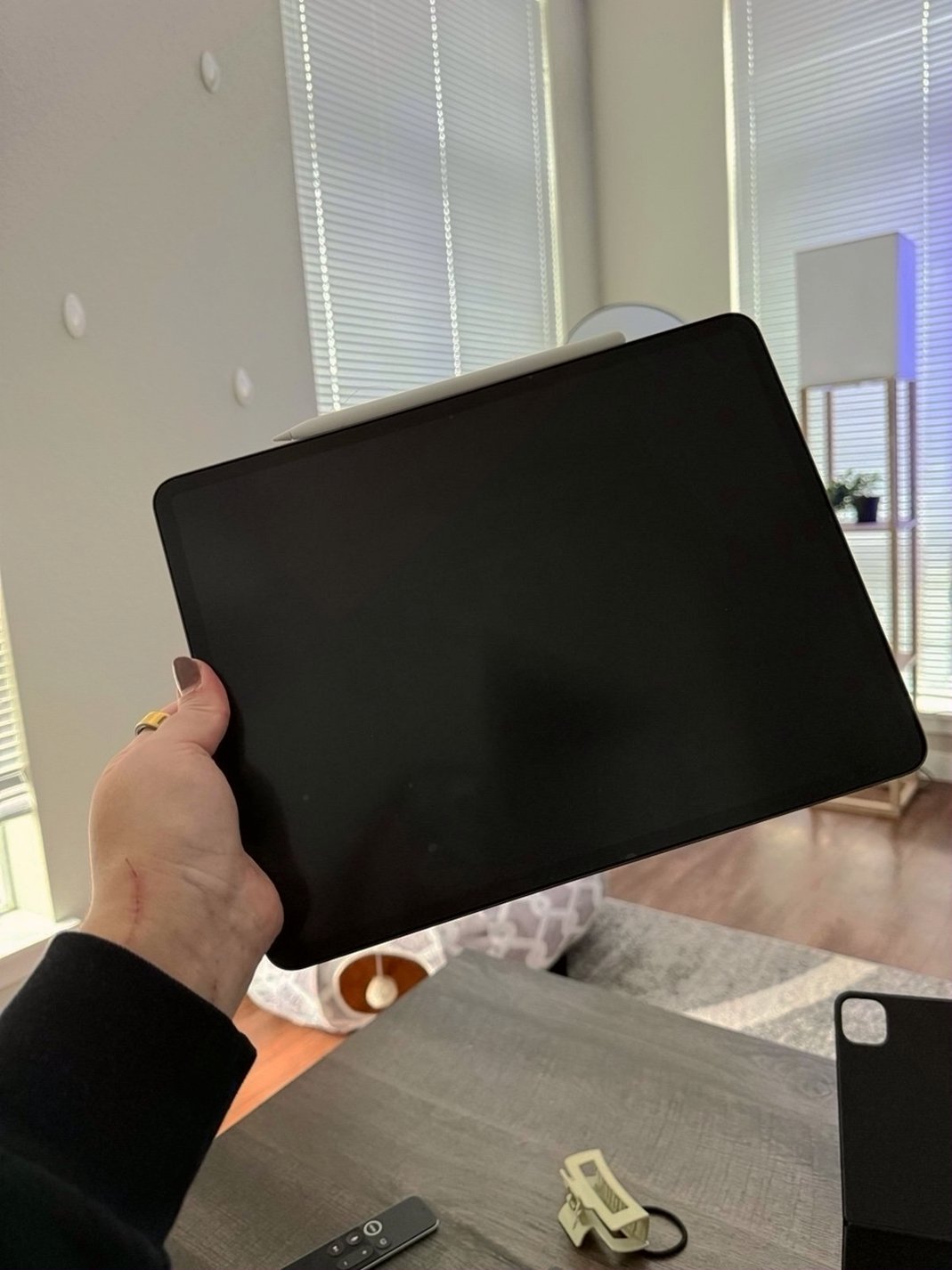 Apple iPad Pro 12.9 inch 5th Generation Unlocked - Used image 2