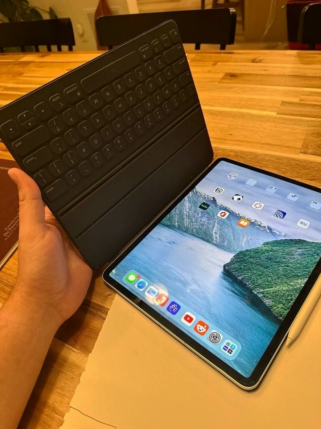 Apple iPad Pro Gen 3 64GB Unlocked Used image 5