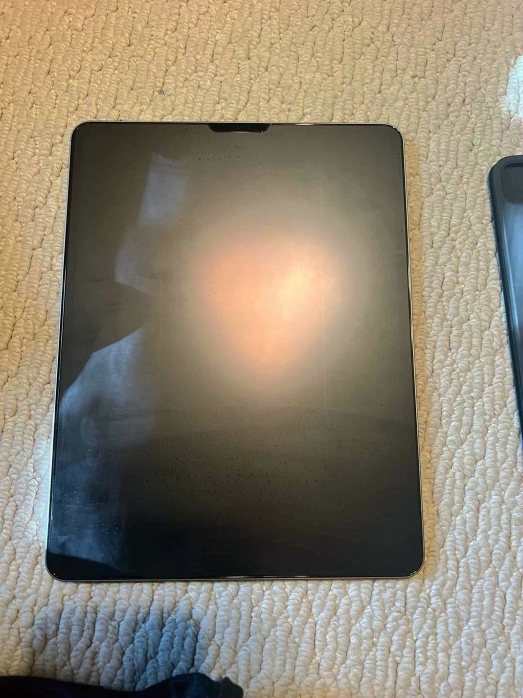 Apple iPad Pro 6th Generation 128GB Space Gray Unlocked - Used image 3