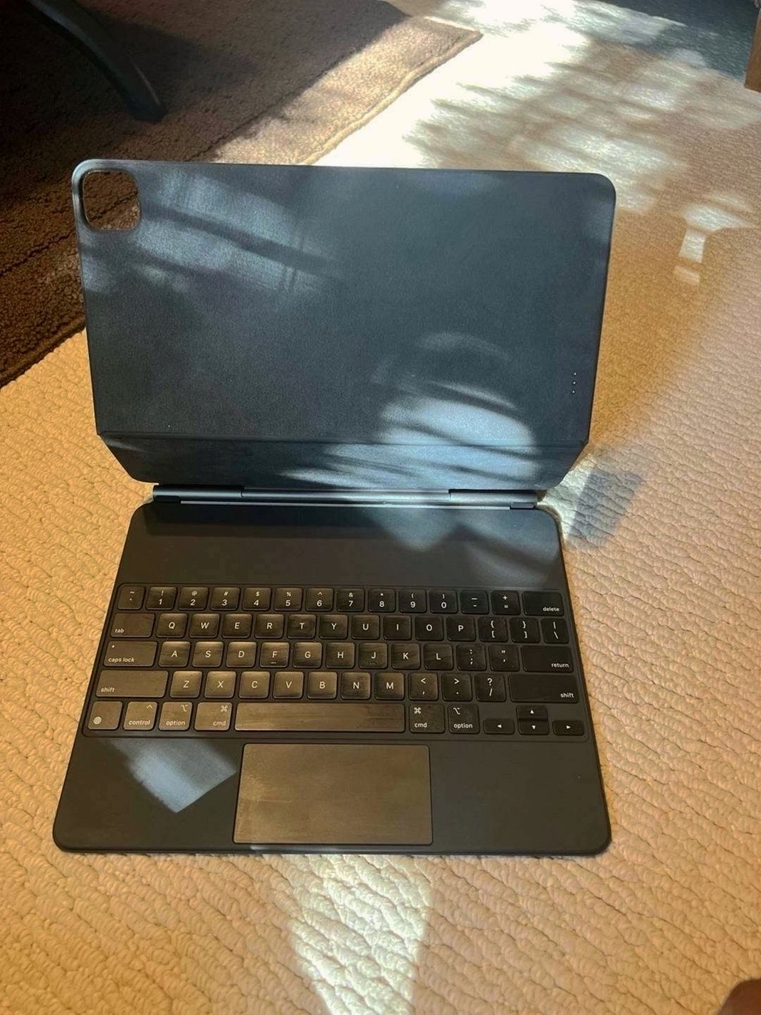 Apple iPad Pro 6th Generation 128GB Space Gray Unlocked - Used image 4
