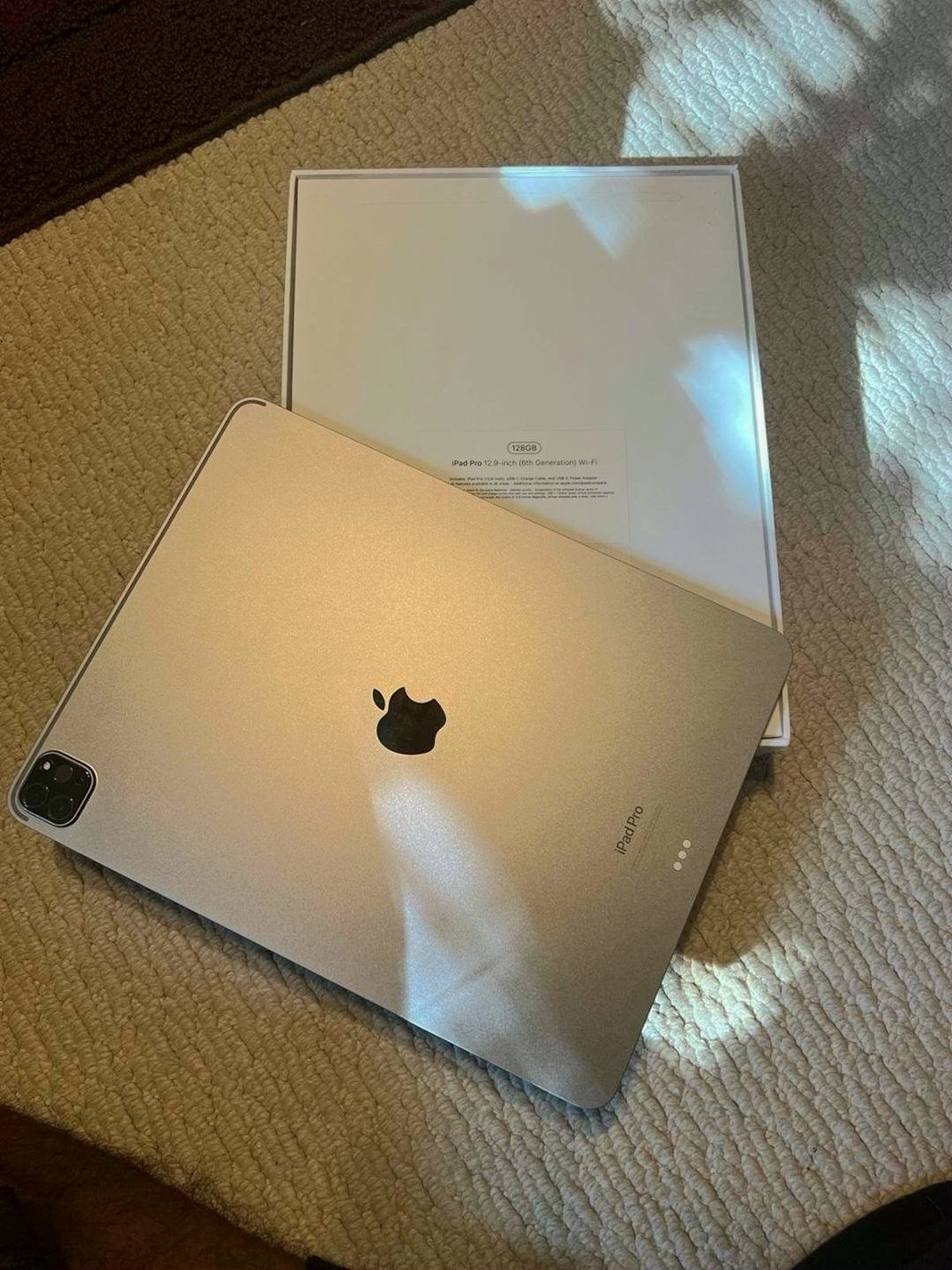 Apple iPad Pro 6th Generation 128GB Space Gray Unlocked - Used image 5