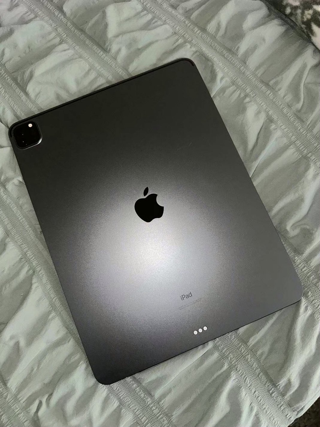 Apple iPad Pro 4th Generation 256GB Space Gray Unlocked - Used image 2