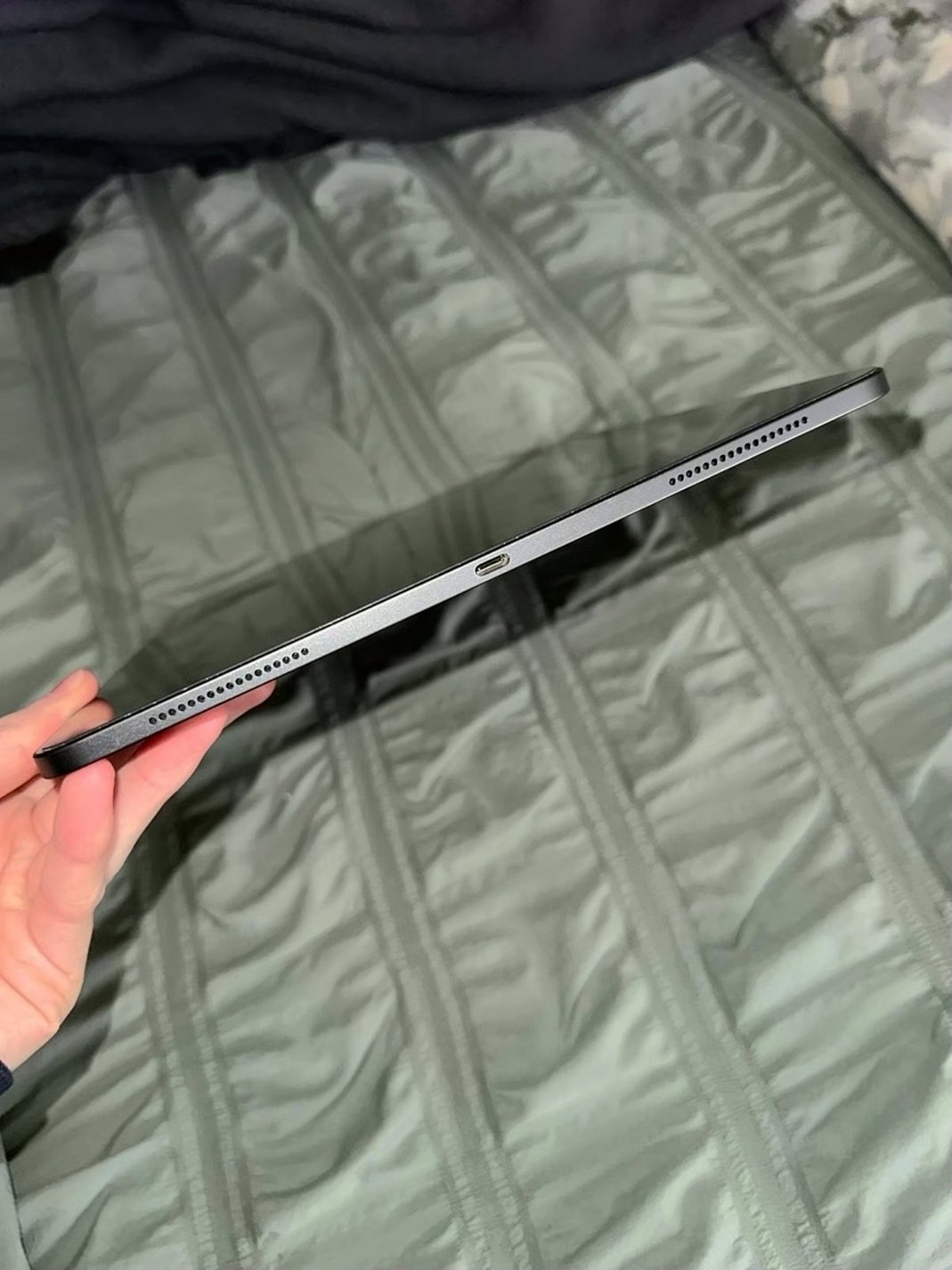 Apple iPad Pro 4th Generation 256GB Space Gray Unlocked - Used image 3