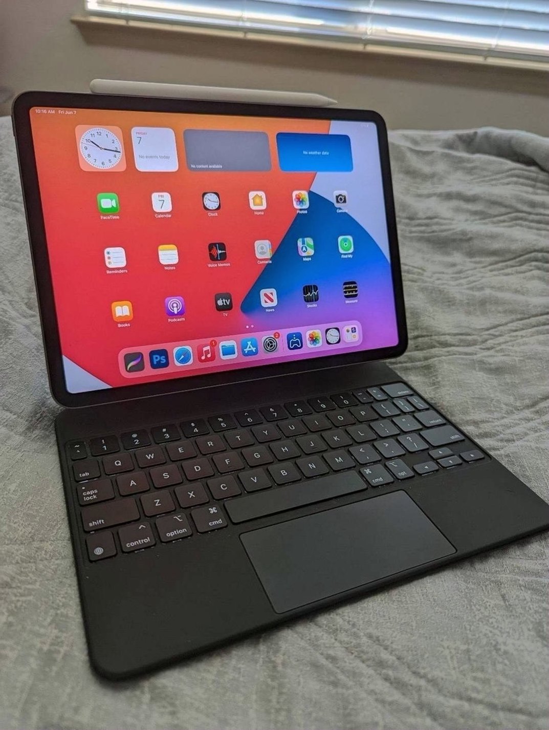 Apple iPad Pro 3rd Gen 128GB Silver Unlocked - Used