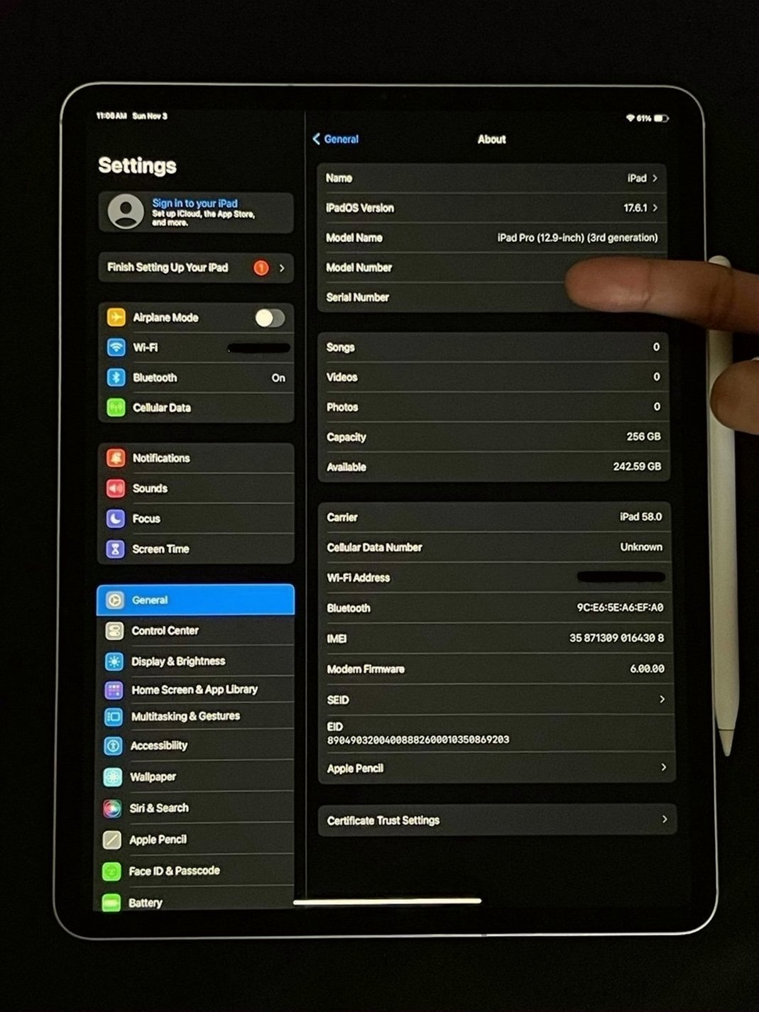Apple iPad Pro 3rd Generation 256GB Silver Unlocked - Used image 2