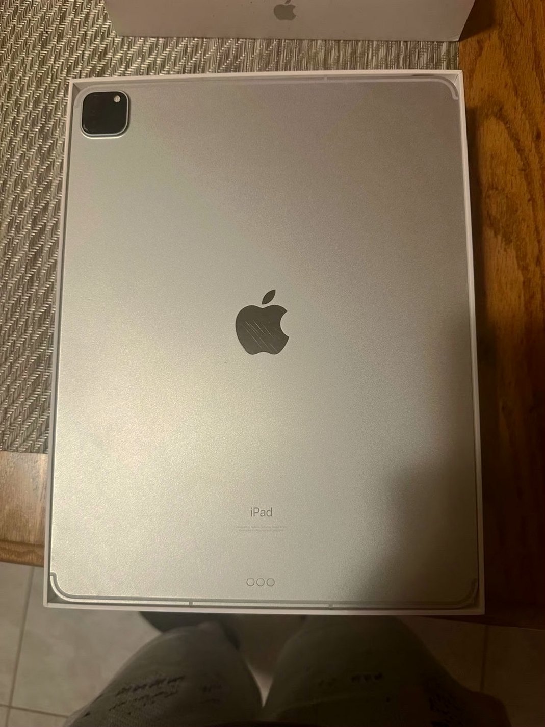Apple iPad Pro 5th Generation 128GB Silver Unlocked - Used image 2