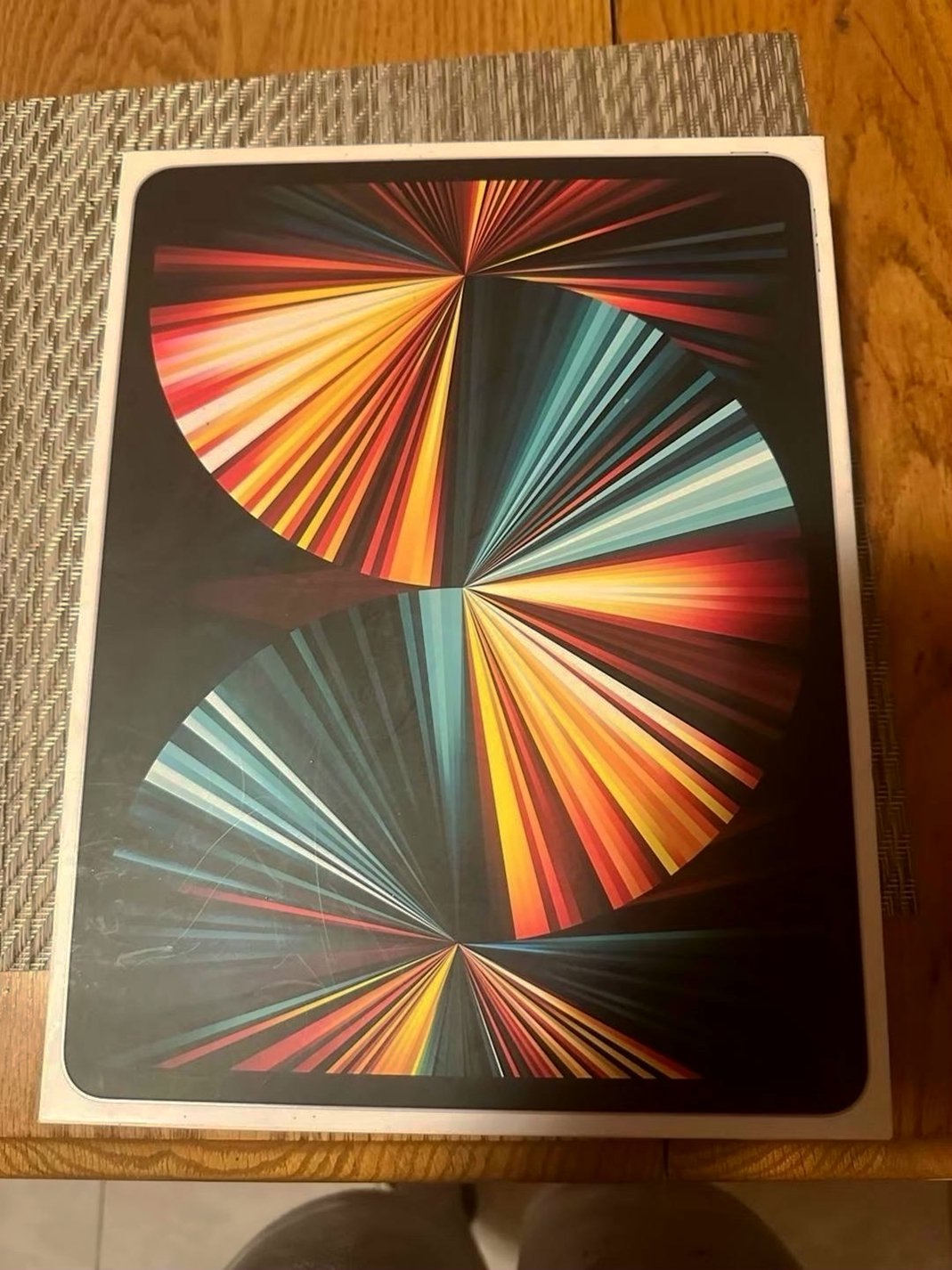 Apple iPad Pro 5th Generation 128GB Silver Unlocked - Used image 3